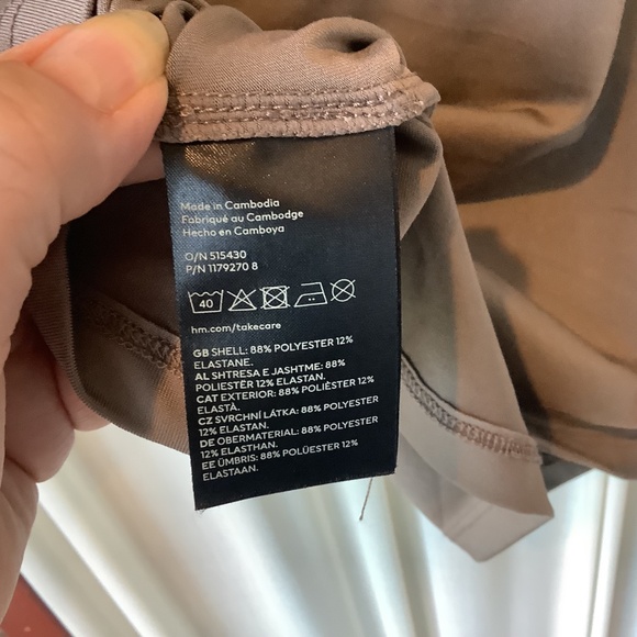 H&M Women’s Tank Top Tan/Taupe Size Medium - Picture 7 of 7